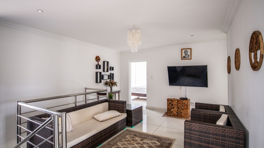 6 Bedroom Property for Sale in The Coves North West